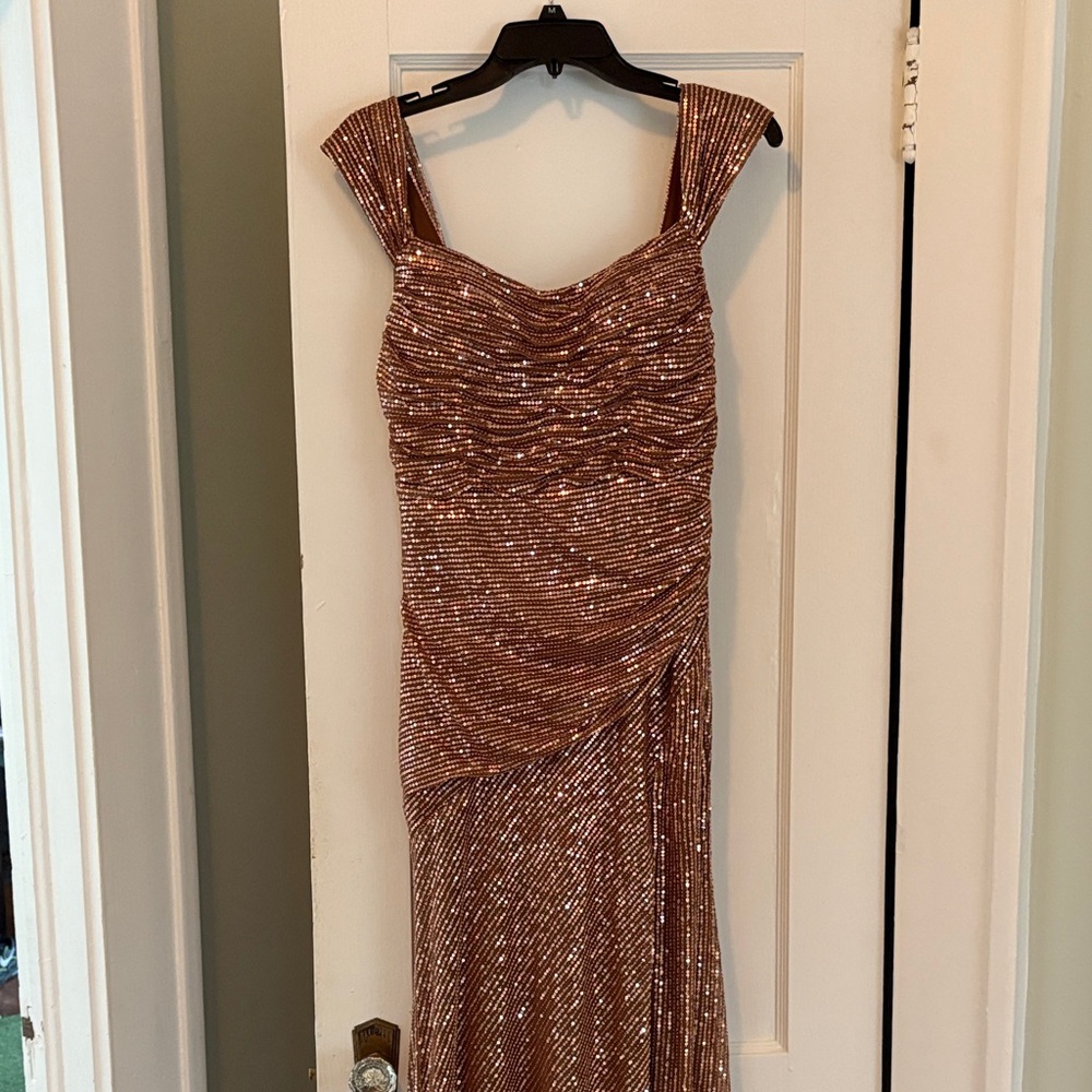 Elegant Sequin Evening Dress in Bronze